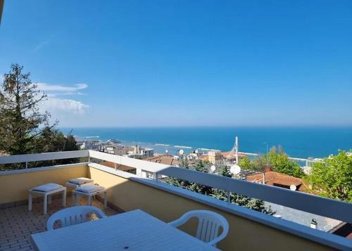 Gabicce Mare Apartment | Guest Rated 10/10: Residence Azzurro-G with Ocean Views