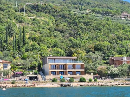 Frader Apartment | Top-Rated Attilio High Living Suites with Ocean Views