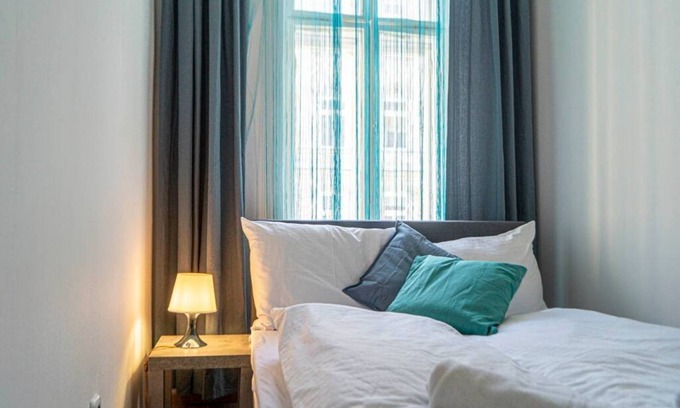 Neulerchenfeld Apartment | Cozy Apartment Steps from Wiener Stadthalle with Kitchen