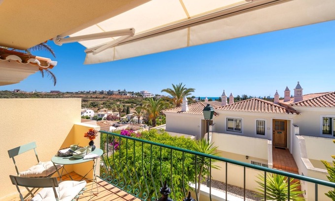 Ferragudo House | Cozy Beachside Apartment with Pool and Ocean Views