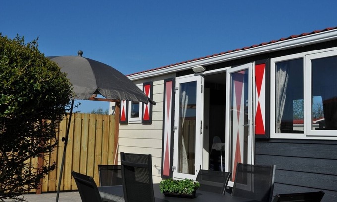 Serooskerke Ski Chalet | Cozy Chalet Near the Zeeland Coast with Breakfast Included