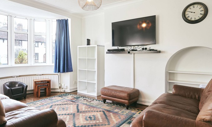 Bromley Common and Keston House | Cozy Bromley Home for Up to 6 with Kitchen Amenities