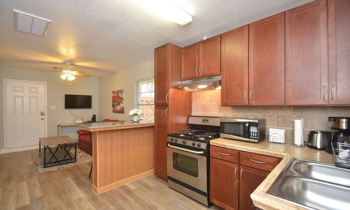Spring Branch West House | Elegant Suite Near Memorial City Mall - West Houston