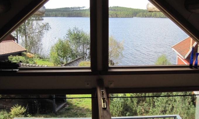 Mora House | Inviting Timber Lodge Steps from Lake Beach with Ocean Views