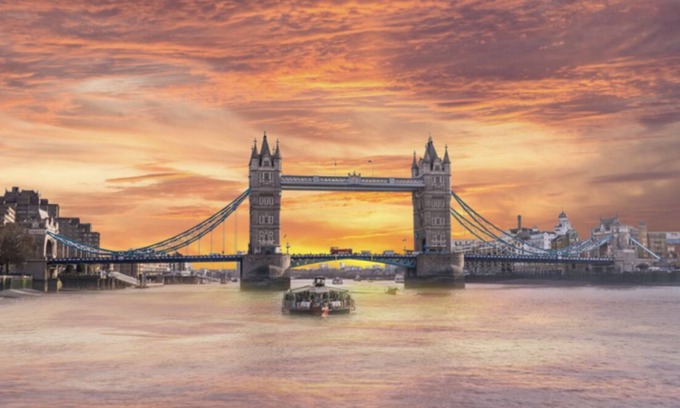 Riverside Apartment | Inviting Tower Bridge Apartment Steps from the Riverside