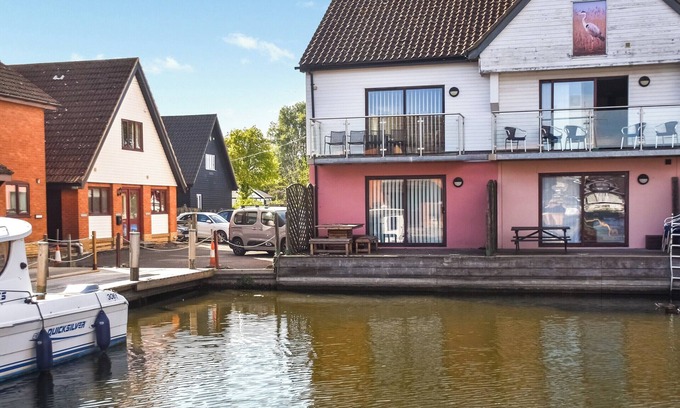 Horning Cottage | Attractive "upside down" waterside home, with four en-suite bedrooms.