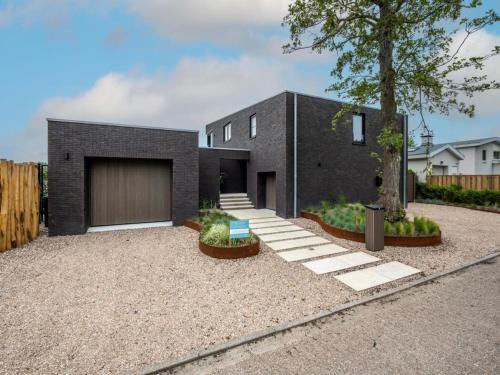 Kamperland House | Attractive villa with jetty