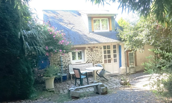 Bacilly House | Beautifully Restored Cottage with Ocean View & Garden