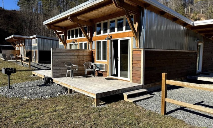 Bramwell Cabin | Convenient ATV TrailCamp: Harris's Hut by Pocahontas Trail