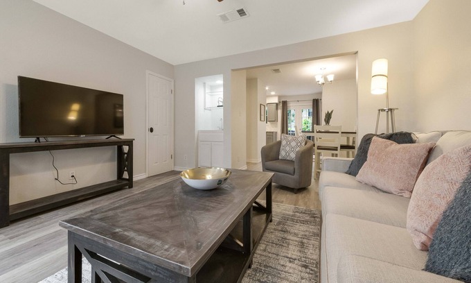 Sonesta West House | Stylish ATX 2-Bedroom Townhome with Spa and Hot Tub
