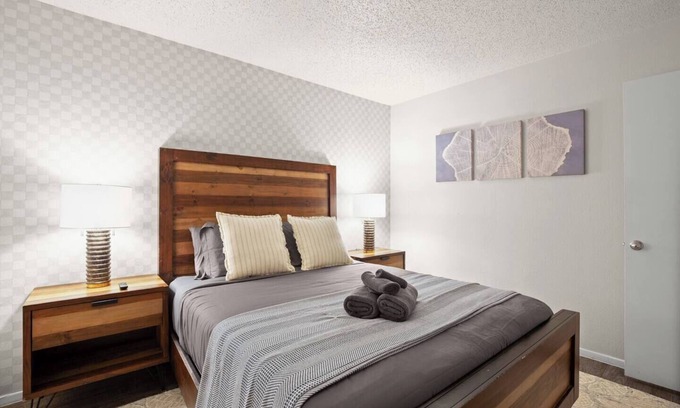 Hyde Park Apartment | ATX Casa Vida BnB ~ Near North Loop & UT