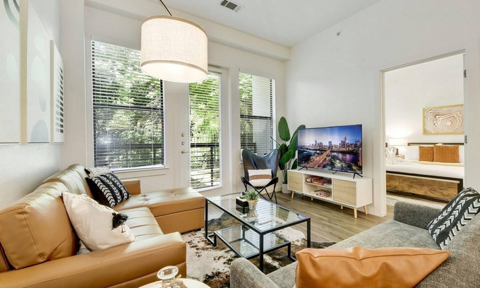 Travis Heights Apartment | Experience ATX Style Getaway: Pool, Gym & Rooftop Oasis