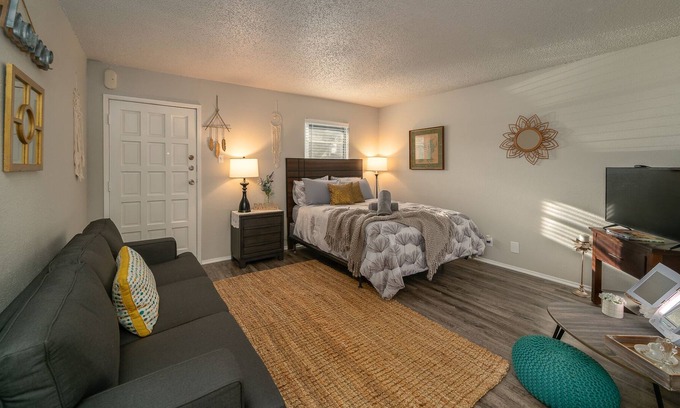 Barton Heights Apartment | ATX ‘Wildflower’ in Zilker Park near S Lamar