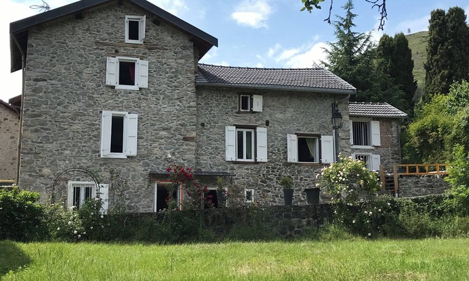 Vebre House | Unique 1887 House: Pet-Friendly with Lake View & Spa