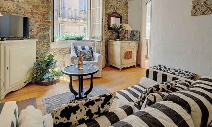 Cannes City Centre Apartment | Exceptional Oceanfront Apartment in Suquet with Kitchen