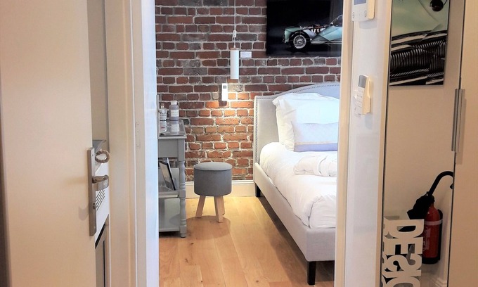 Lille Centre Ville Hotel | Eco-Friendly Retreat at Au 30: Guest Rated 9.8/10