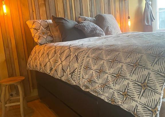 Niveze Bed & Breakfast | Discover Unique Experiences at au 39 with On-Site Dining