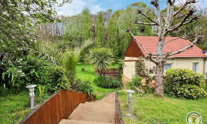 Saint-Quay-Perros House | Idyllic Stay at Au Bord du Ruisseau - Pet Friendly Retreat