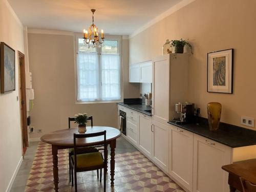Avignon City Centre Apartment | Unwind in Avignon: Pet-Friendly, Family-Oriented Stay