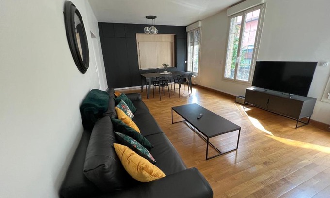 Anatole France Danton Apartment | Guest Rated: 10/10 - Au Cœur de Coty Le Havre Getaway