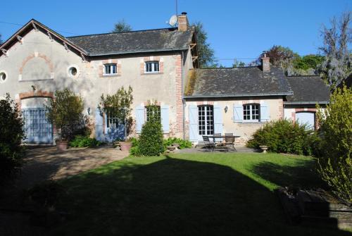 Pouance House | Tranquil Retreat in Haut Anjou - Child Friendly 4-Star Hotel