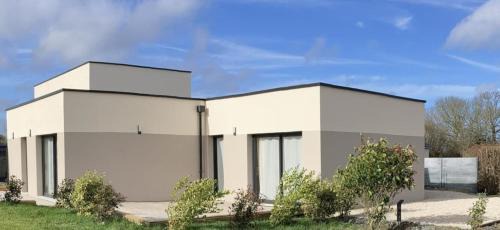 Colleville-sur-Mer House | Inviting Stay at Au Coeur d'Omaha Beach - 9.8 Rated Gîte