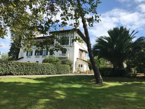 Behobie Apartment | Experience Au coeur de Bordaberry: Oceanfront Retreat
