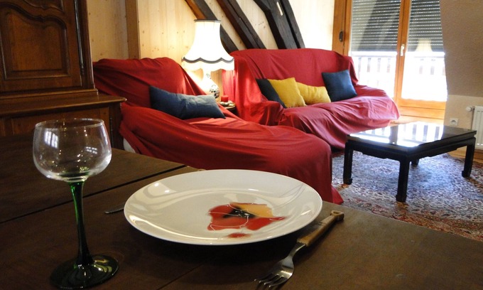 Barr Apartment | Delightful Loft Stay in Barr - Breakfast Included!