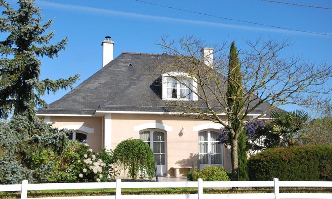 Bruz Bed & Breakfast | Discover Au Detour de Rennes: Oceanfront Bliss Awaits