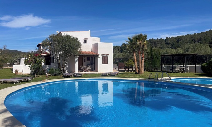Santa Gertrudis Villa | Authentic Villa with Private Pool and Ocean View