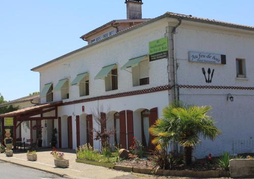 Amou Hotel | Comfortable Au Feu de Bois: Pet-Friendly with Pool Access