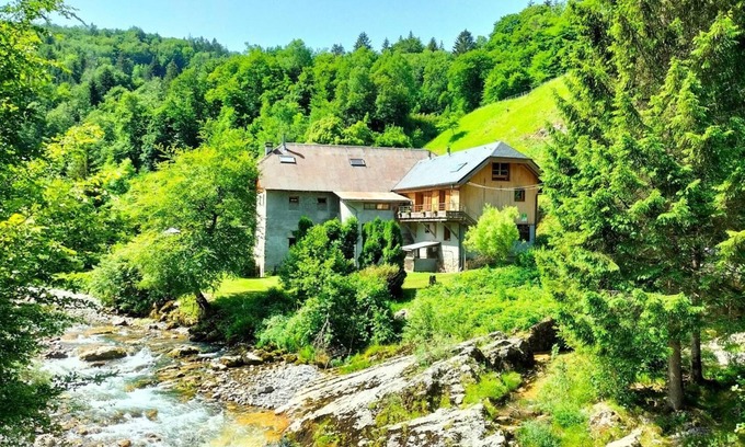 Arith House | Experience Lake View Bliss at AU FIL DE L'EAU DE PREROUGE