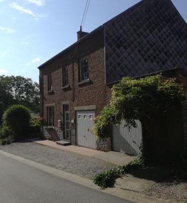 Walcourt Bed & Breakfast | Explore Au fil des champs: Pet & Child-Friendly Escape