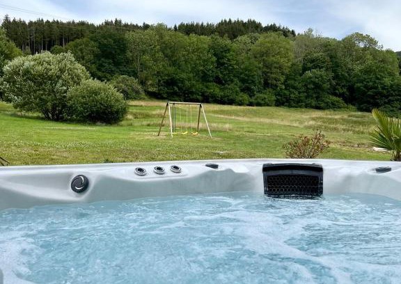 Ban-sur-Meurthe-Clefcy House | Discover Au gîte des Mazes: Oceanfront Retreat with Hot Tub