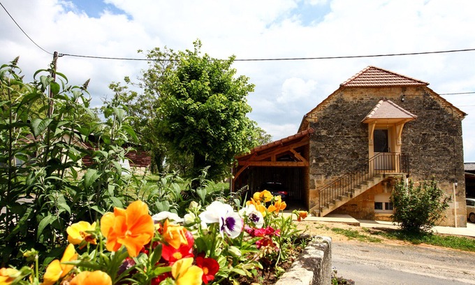 Sainte-Nathalene House | Guest Rated: AU GÎTE DU PETIT TOURON with Pool & Spa