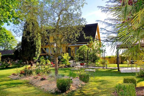 Cherreau Bed & Breakfast | Family-Friendly Retreat at Au Jardin de Lisa - Rated 9.3/10