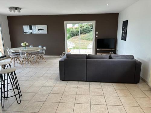 Veranne House | Oceanfront Bliss at Au Jardin de Papy - Guest Rated 9/10