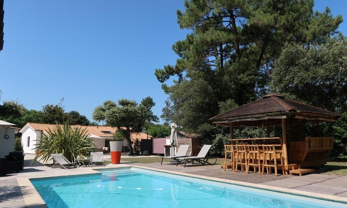 Rivedoux-Plage Bed & Breakfast | Relax at Au K'Ré: Oceanfront Bliss with Family-Friendly Amenities