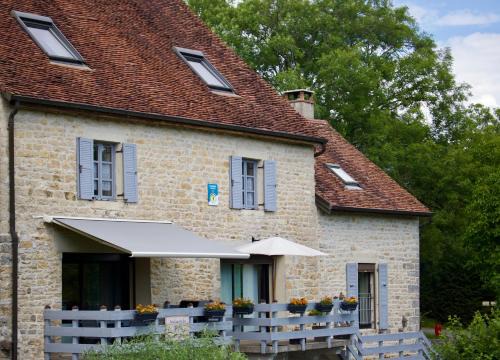 Saint-Germain-les-Arlay Bed & Breakfast | Tranquil Escape at Au lavoir du Serein "Les Écureuils"