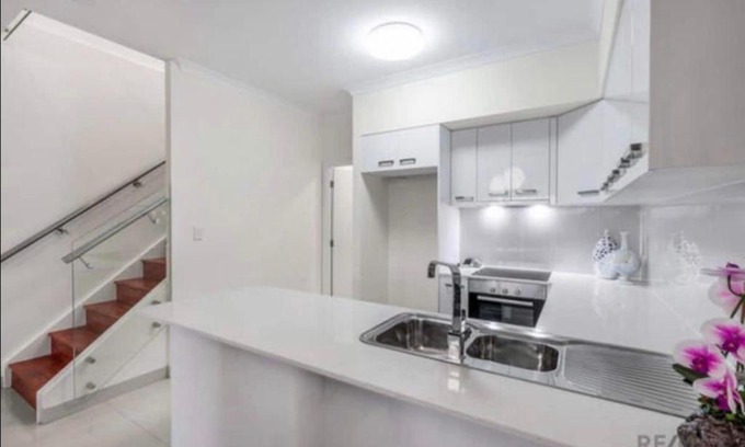 Algester House | Relaxing AU Location with Inviting Hot Tub Amenities