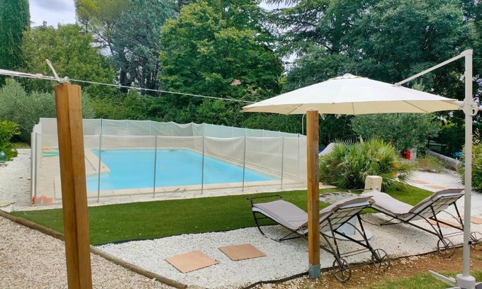 Ledenon Bed & Breakfast | Discover Au Mazet du Parc: Oceanfront Paradise with Pool