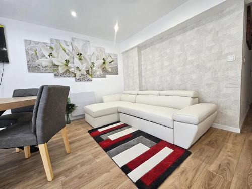 Conflans-Sainte-Honorine House | Family-Friendly Retreat at Salons Chennevières
