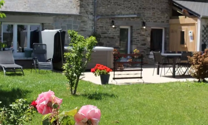 Pontorson Cottage | Au Mont Chez Nous #Jacuzzi and Sauna