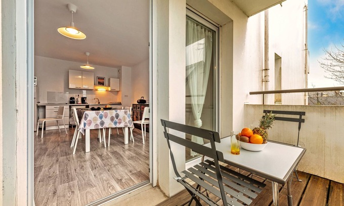 Plougastel-Daoulas Apartment | Beachside Getaway at Au Pays des Fraises with Spa Access