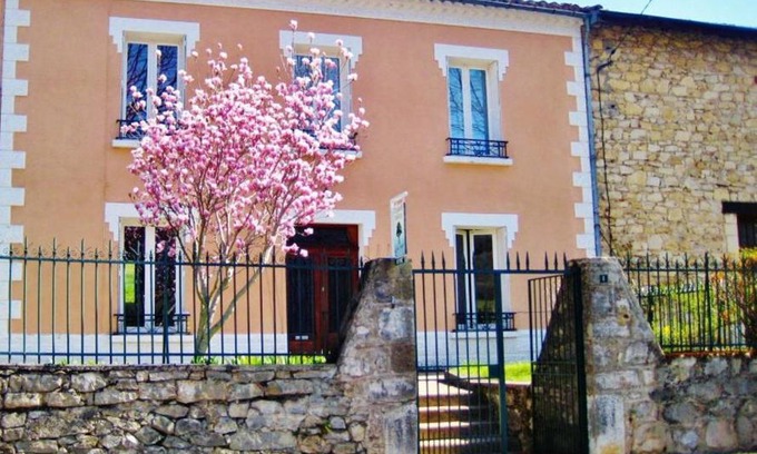 Puivert Bed & Breakfast | Pet-Friendly Stay at Au Petit Verger - Rated 8.8/10