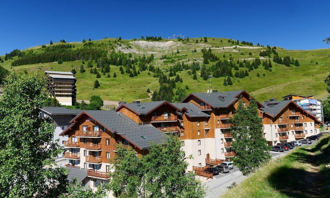 Auris Condo | Relax at Au Pied des Pistes: Pool, Spa & Sauna Access