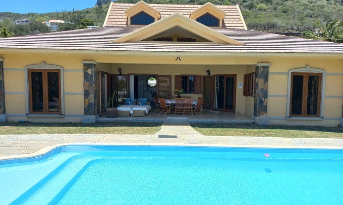 Le Morne Villa | Relax at Au Pied du Morne Brabant with Oceanfront Views