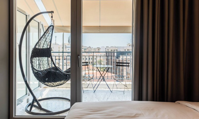 Piraeus House | Discover Au Piree by Calon: Family-Friendly Getaway