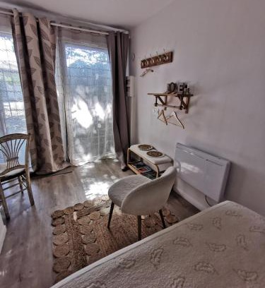 Basse-Goulaine Bed & Breakfast | Relax at Au Poème du Chêne: Spa, Breakfast & Privacy