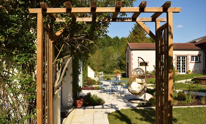 Clamanges Bed & Breakfast | Top-Rated Au Pré du Moulin with Breakfast & Family-Friendly Amenities